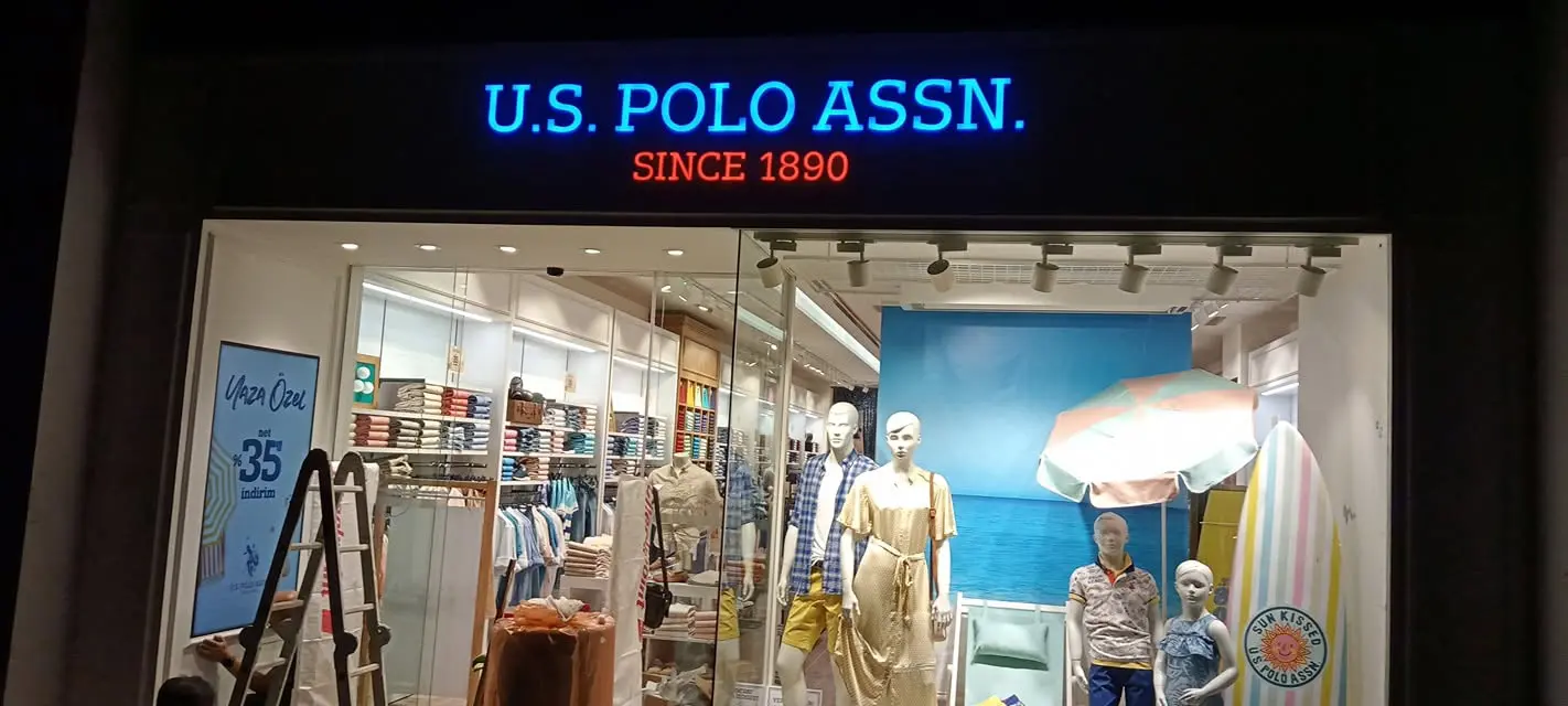 ArenaPark U.S. Polo Assn. mağazası elektrik ve aydınlatma tasarımı — vitrin aydınlatması